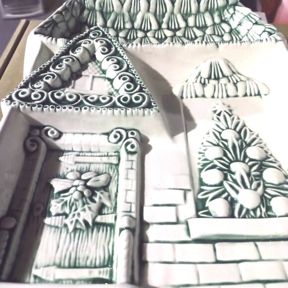 Vintage Christmas Pottery House Wall Decor Ceramic Decor Green Artist Signed - Picture 2 of 6